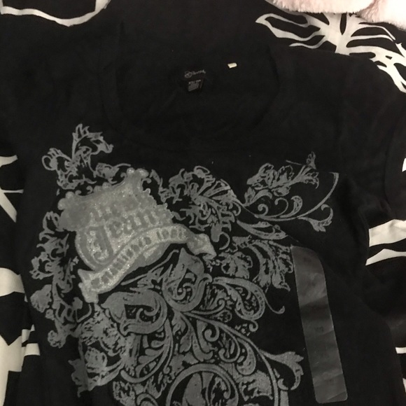 Brand new never worn two Guess shirts - Picture 4 of 6